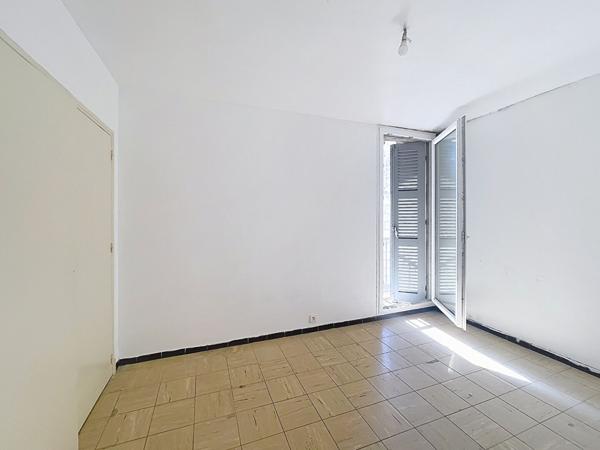 Manosque, appartement de type 4 à rénover avec balcon