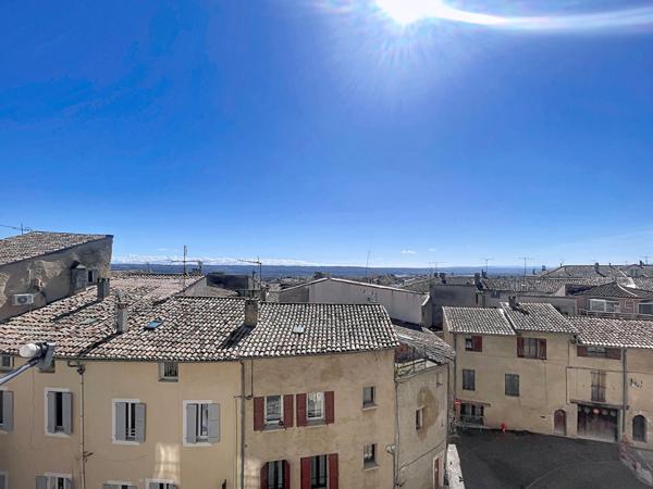 Manosque, appartement de type 4 à rénover avec balcon
