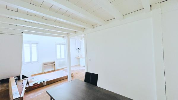 A VENDRE APPARTEMENT "TYPE LOFT" DE TYPE 3 - SECTEUR BORDEUX CAPUCINS / NANSOUTY , Bordeaux A VENDRE APPARTEMENT "TYPE LOFT" DE TYPE 3 - SECTEUR BORDEUX CAPUCINS / NANSOUTY , Bordeaux
