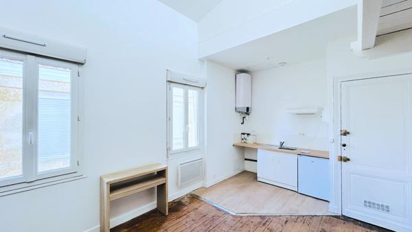 A VENDRE APPARTEMENT "TYPE LOFT" DE TYPE 3 - SECTEUR BORDEUX CAPUCINS / NANSOUTY , Bordeaux A VENDRE APPARTEMENT "TYPE LOFT" DE TYPE 3 - SECTEUR BORDEUX CAPUCINS / NANSOUTY , Bordeaux