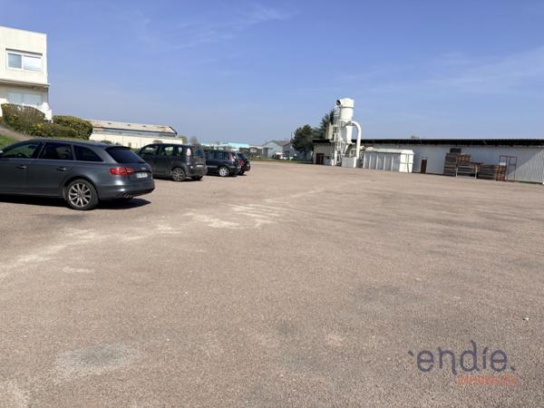 ENSEMBLE DE LOCAUX COMMERCIAUX ET D'ACTIVITÉ - MARSANNAY LA COTE