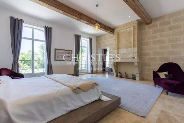 Superbe Demeure du XVIIIe Siècle sur 5.8 hectares en Bordure de Dordogne