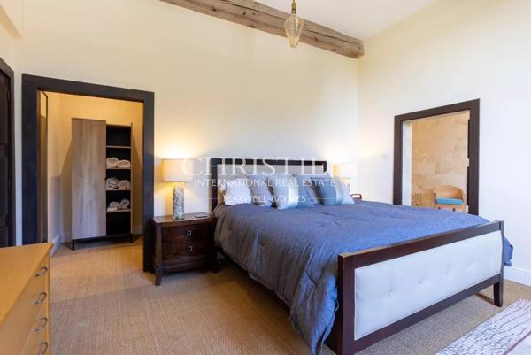 Superbe Demeure du XVIIIe Siècle sur 5.8 hectares en Bordure de Dordogne