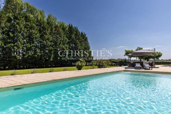 Superbe Demeure du XVIIIe Siècle sur 5.8 hectares en Bordure de Dordogne