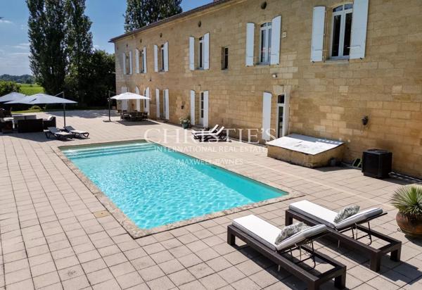 Superbe Demeure du XVIIIe Siècle sur 5.8 hectares en Bordure de Dordogne