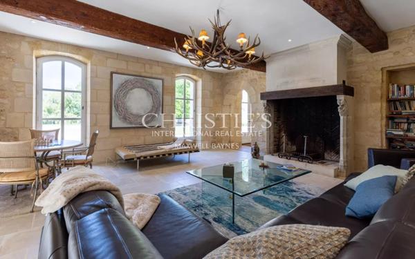 Superbe Demeure du XVIIIe Siècle sur 5.8 hectares en Bordure de Dordogne