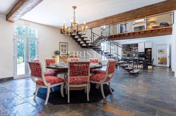 Superbe Demeure du XVIIIe Siècle sur 5.8 hectares en Bordure de Dordogne