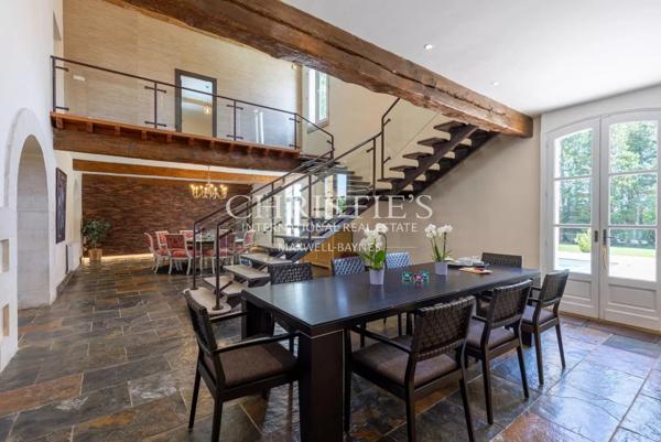 Superbe Demeure du XVIIIe Siècle sur 5.8 hectares en Bordure de Dordogne