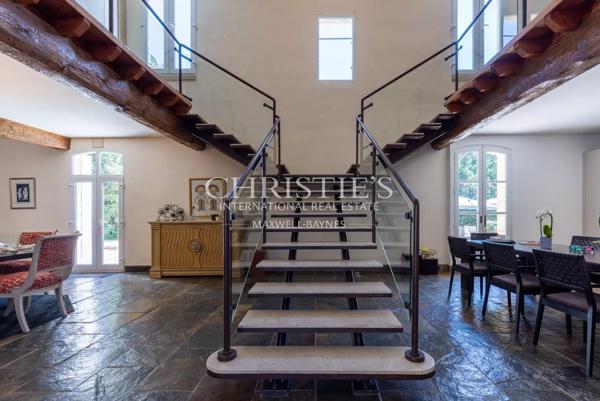 Superbe Demeure du XVIIIe Siècle sur 5.8 hectares en Bordure de Dordogne