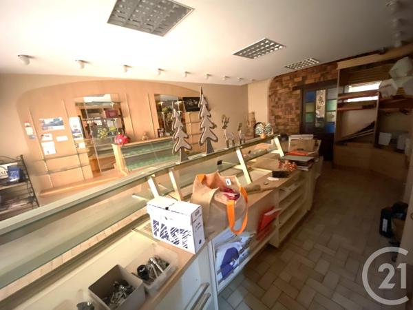 Immeuble à vendre  300 m 2   MARANS  - 17