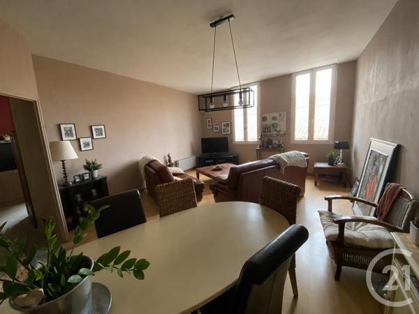 Immeuble à vendre  300 m 2   MARANS  - 17