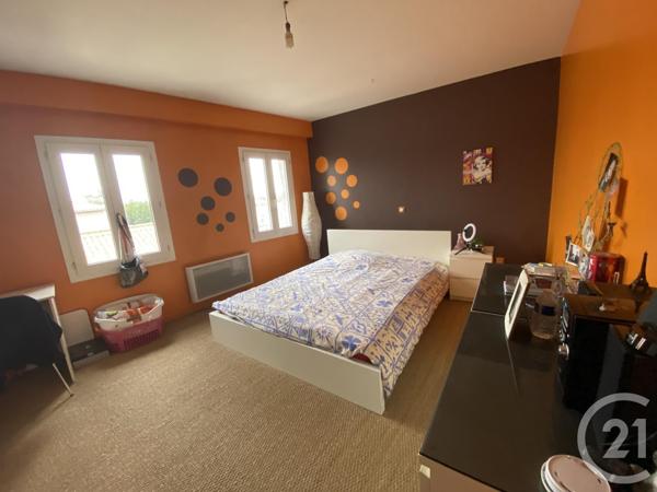 Immeuble à vendre  300 m 2   MARANS  - 17