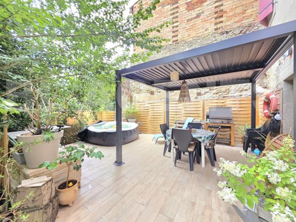 Ancien presbytère renové avec jardin de 300 m² habitables.