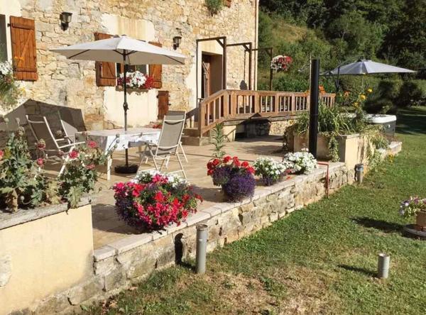 Deux belles maisons dans un environnement pittoresque