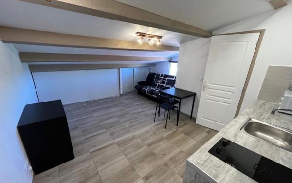 Appartement à louer    1 pièce •  Domazan