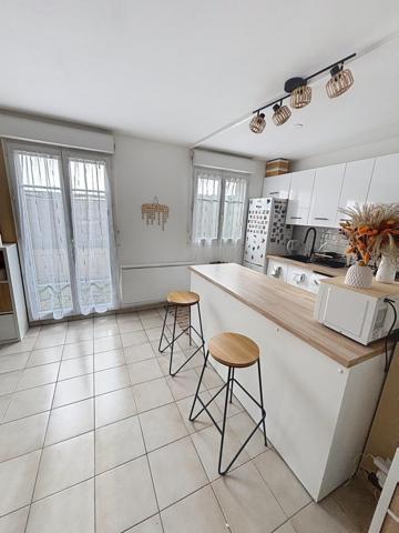 STUDIO PROCHE TOUTES COMMODITES, LUMINEUX ET FONCTIONNEL