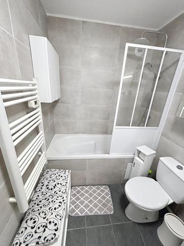 STUDIO PROCHE TOUTES COMMODITES, LUMINEUX ET FONCTIONNEL