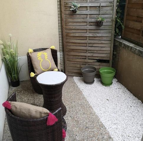 STUDIO PROCHE TOUTES COMMODITES, LUMINEUX ET FONCTIONNEL