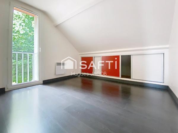 Maison d'architecte avec 5 chambres, grand jardin et sous-complet