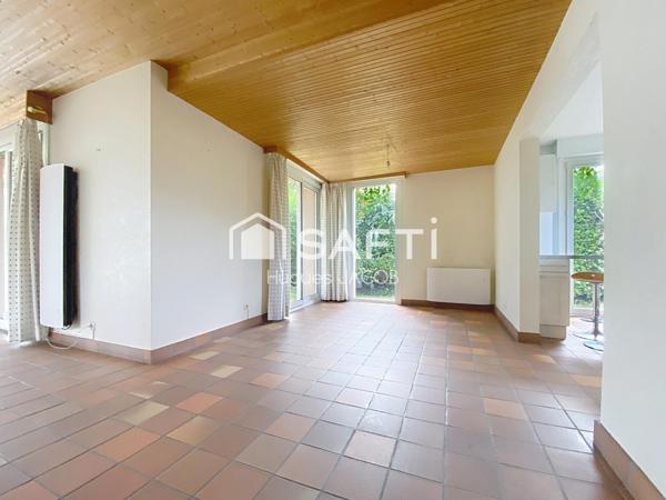 Maison d'architecte avec 5 chambres, grand jardin et sous-complet