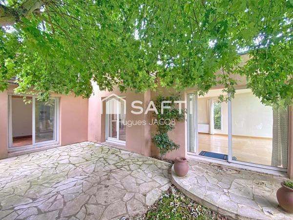 Maison d'architecte avec 5 chambres, grand jardin et sous-complet