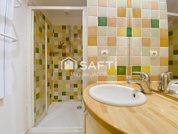 Maison d'architecte avec 5 chambres, grand jardin et sous-complet