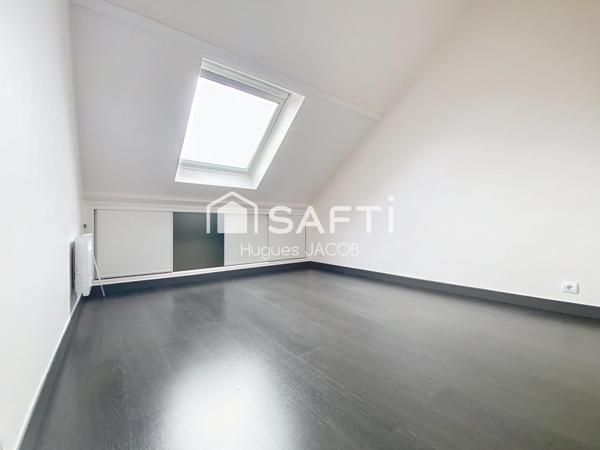 Maison d'architecte avec 5 chambres, grand jardin et sous-complet