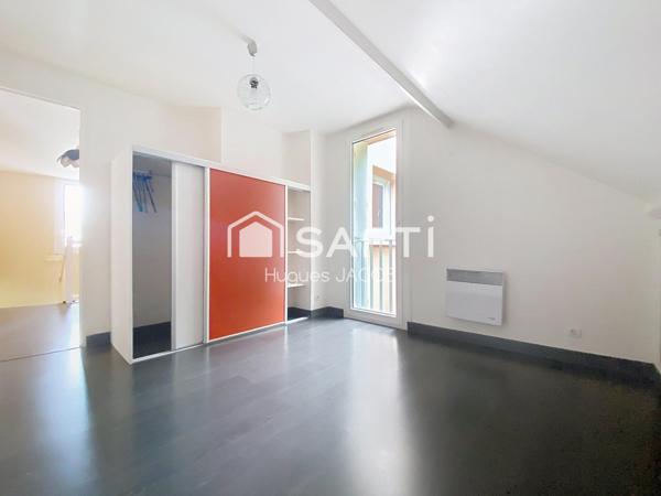 Maison d'architecte avec 5 chambres, grand jardin et sous-complet