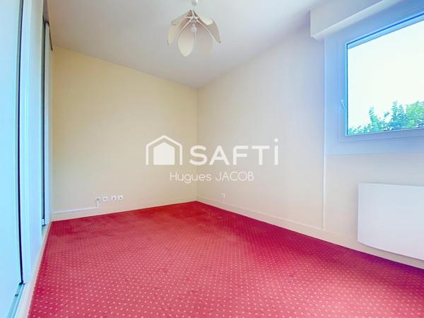 Maison d'architecte avec 5 chambres, grand jardin et sous-complet