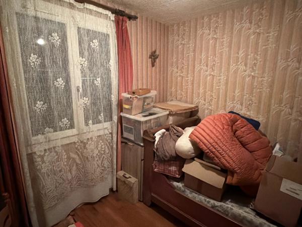 Pavillon indépendant au bord d'un ruisseau, niché dans un cadre boisé paisible