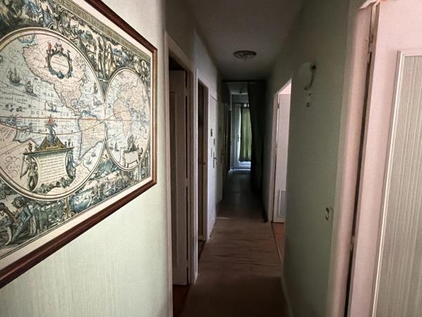 Pavillon indépendant au bord d'un ruisseau, niché dans un cadre boisé paisible