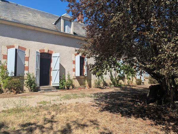 Maison de ville avec dépendances et jardin !