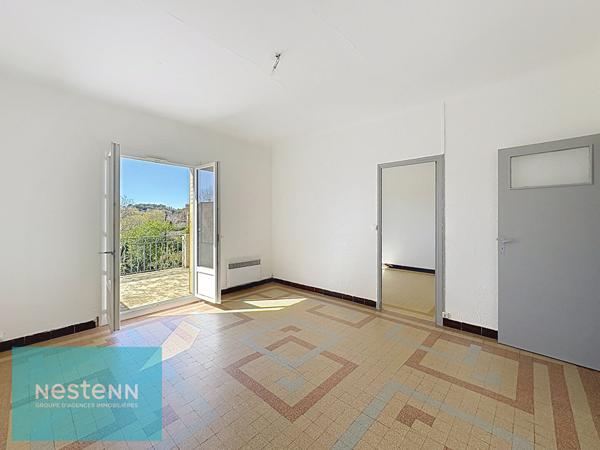 Maison Barjols composée de deux appartements type 3 avec terrasses, grand garage de 180 m² et hangar d'environ 200 m²