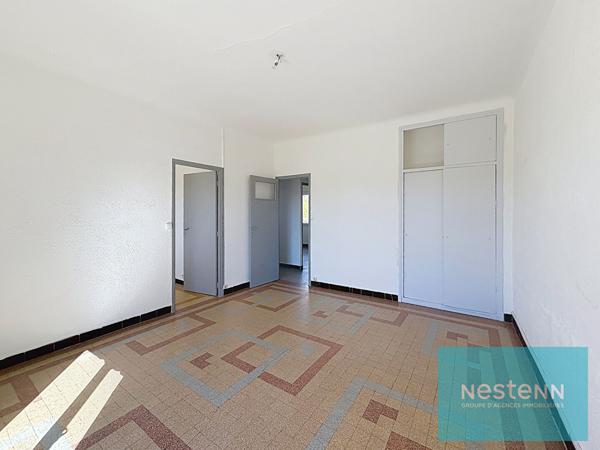 Maison Barjols composée de deux appartements type 3 avec terrasses, grand garage de 180 m² et hangar d'environ 200 m²