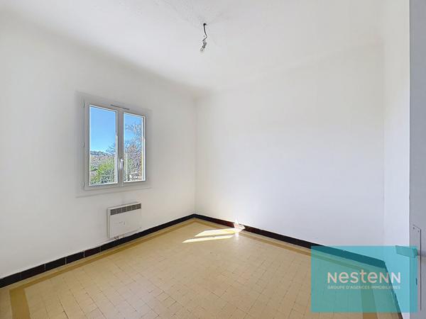 Maison Barjols composée de deux appartements type 3 avec terrasses, grand garage de 180 m² et hangar d'environ 200 m²