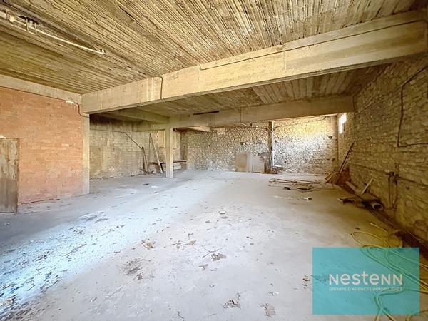 Maison Barjols composée de deux appartements type 3 avec terrasses, grand garage de 180 m² et hangar d'environ 200 m²