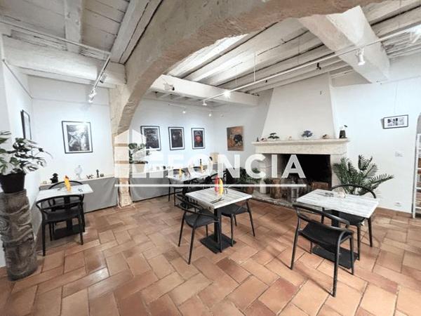 Location Local commercial 8 pièces 100 m² - 1 RUE REATTU Arles 13200