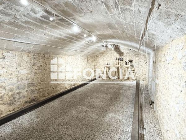 Location Local commercial 8 pièces 100 m² - 1 RUE REATTU Arles 13200