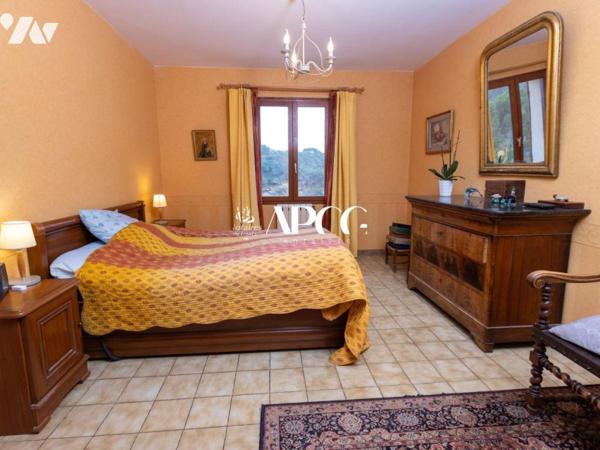 PIEGON – VILLA AVEC PISCINE GARAGE ET DEPENDANCES