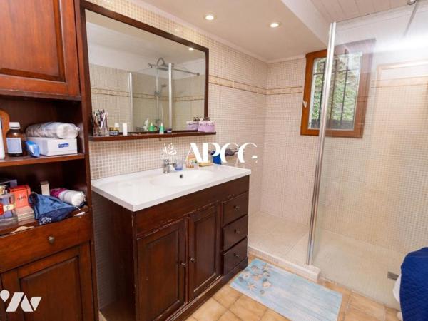 PIEGON – VILLA AVEC PISCINE GARAGE ET DEPENDANCES