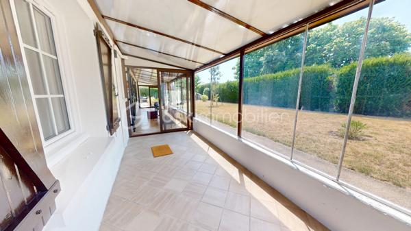 Lucas LECLAND vous propose : Situé à Villemandeur, dans un quartier pavillonnaire calme proche des commodités et de la gare de Montargis. Un pavillon de 100 m2 dont 80m2 de surface habitables des années 1977 composé : d'une entrée, un salon/séjour donnant accès à une véranda, une cuisine ouverte donnant accès à une seconde véranda. Le couloir dessert quant à lui, un WC, une salle d'eau, 3 chambres. 
Un garage attenant, accessible depuis le salon est également présent. 
Côté extérieur : Dépendance, puit. 
Maison lumineuse et fonctionnelle.

Les +++ : 
Double vitrage PVC récent
Tout à l'égout
Calme, proche commodité.