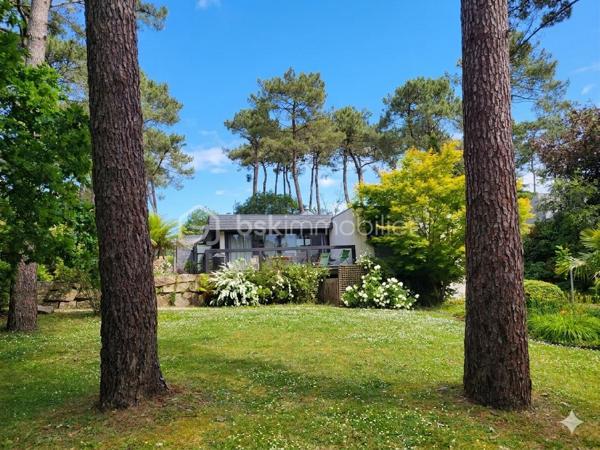 Située dans un environnement enchanteur et privilégié , découvrez cette magnifique maison à vendre offrant une superficie généreuse de 248 m². Parfaite pour les amoureux de la tranquillité et de la nature, elle incarne un style de vie paisible. 

Avec ses 9 pièces spacieuses DE PLAIN-PIED, cette demeure de 1985 offre une disposition harmonieuse entre le salon, la cuisine, deux espaces nuits une salle de sport/cinéma. Trois places de parking complètent ce bien rare et recherché. 

Profitez également d'un balcon et de deux grandes terrasses pour vos moments de détente. Connue pour son environnement paisible et sans vis-à-vis, cette maison est votre havre de paix sans être isolée du monde moderne.
DPE A/A exceptionnel pour une maison de 1985,  chauffage par pompe à chaleur couplée à une installation de panneaux photovoltaïques et une seconde installation photovoltaïque en autoconsommation.
Cheminée, atelier, cave à vins, cave double carport

Familiale et chaleureuse, elle est prête à accueillir de nouveaux souvenirs sans nécessiter de travaux. N'attendez plus pour vivre dans un cadre des plus séduisants ! Pour toute information, contactez Monsieur Gilles Eon.