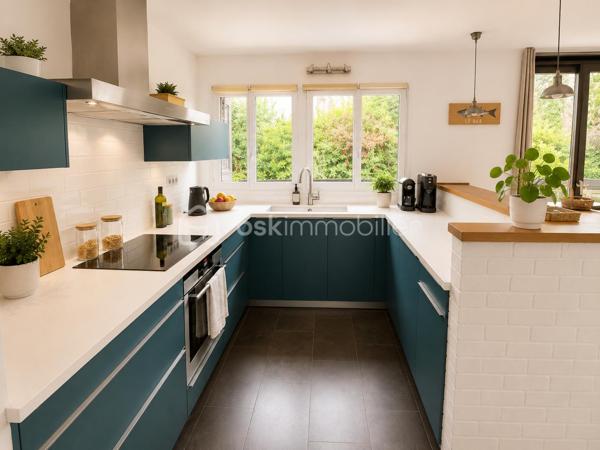 Située dans un environnement enchanteur et privilégié , découvrez cette magnifique maison à vendre offrant une superficie généreuse de 248 m². Parfaite pour les amoureux de la tranquillité et de la nature, elle incarne un style de vie paisible. 

Avec ses 9 pièces spacieuses DE PLAIN-PIED, cette demeure de 1985 offre une disposition harmonieuse entre le salon, la cuisine, deux espaces nuits une salle de sport/cinéma. Trois places de parking complètent ce bien rare et recherché. 

Profitez également d'un balcon et de deux grandes terrasses pour vos moments de détente. Connue pour son environnement paisible et sans vis-à-vis, cette maison est votre havre de paix sans être isolée du monde moderne.
DPE A/A exceptionnel pour une maison de 1985,  chauffage par pompe à chaleur couplée à une installation de panneaux photovoltaïques et une seconde installation photovoltaïque en autoconsommation.
Cheminée, atelier, cave à vins, cave double carport

Familiale et chaleureuse, elle est prête à accueillir de nouveaux souvenirs sans nécessiter de travaux. N'attendez plus pour vivre dans un cadre des plus séduisants ! Pour toute information, contactez Monsieur Gilles Eon.