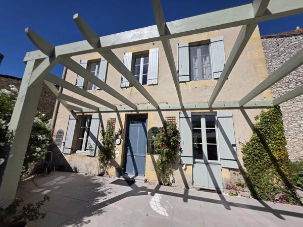 Maison de Charme dans une ville animée