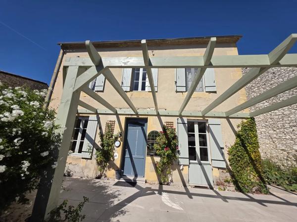 Maison de Charme dans une ville animée