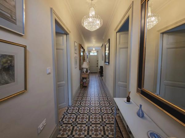 Maison de Charme dans une ville animée
