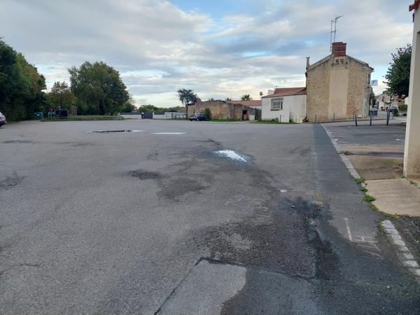 Sur l'axe LES SABLES-LA ROCHE un hôtel-Bar-Restaurant