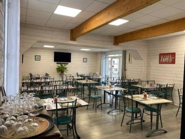 Sur l'axe LES SABLES-LA ROCHE un hôtel-Bar-Restaurant