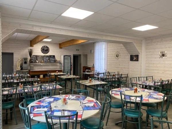 Sur l'axe LES SABLES-LA ROCHE un hôtel-Bar-Restaurant