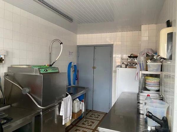 Sur l'axe LES SABLES-LA ROCHE un hôtel-Bar-Restaurant